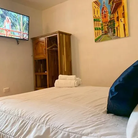 Gorgeous 8 Bedroom House W/ Pool In The Old Сasa de vacaciones Cartagena