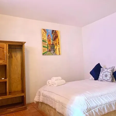Gorgeous 8 Bedroom House W/ Pool In The Old Сasa de vacaciones