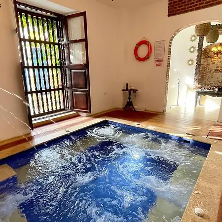 Gorgeous 8 Bedroom House W/ Pool In The Old *