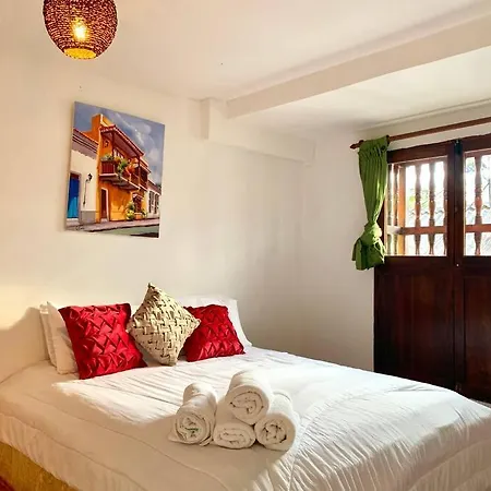 Gorgeous 8 Bedroom House W/ Pool In The Old Сasa de vacaciones *