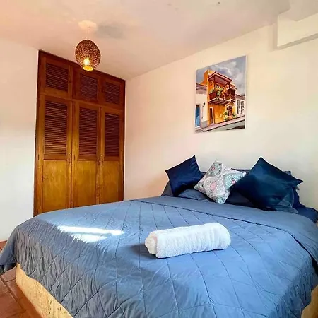 Gorgeous 8 Bedroom House W/ Pool In The Old Сasa de vacaciones Cartagena