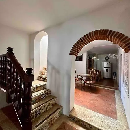 Gorgeous 8 Bedroom House W/ Pool In The Old Сasa de vacaciones *